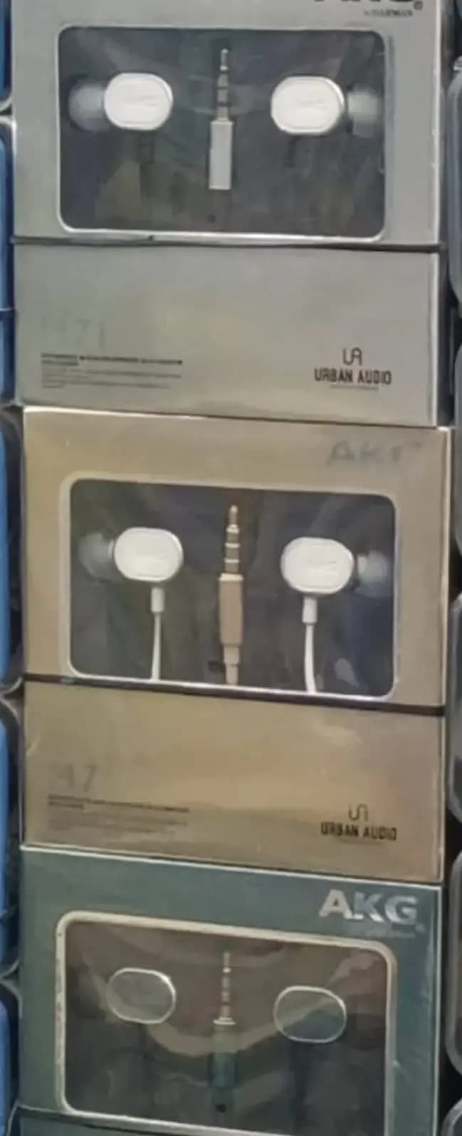 Orignal Samsung  AKG Handsfree 3.5mm Premium Quality and Excellent Sound Original Samsung AKG handsfree Stereo Earphones High Base For All Android Mobile Phones / Original Handfree for Gaming.
