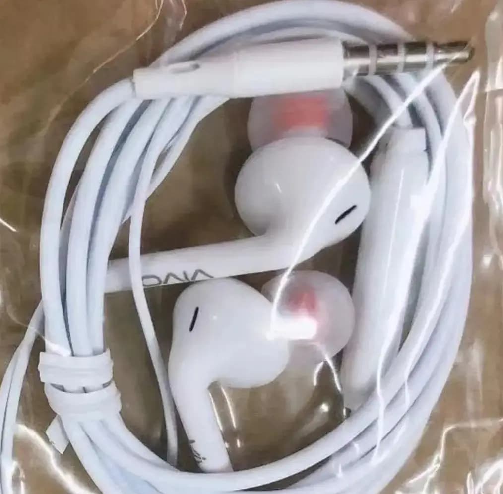 Buy 1 Get 1 Free 100% Original ST12 Super Base Handfree With Volume Key 3.5mm || High-Quality Deep Bass - Earphones  Hands-free stereo sound Quality Gaming Handfree OPPO||VIVO Handfree for all Android phones Made In Vietnam