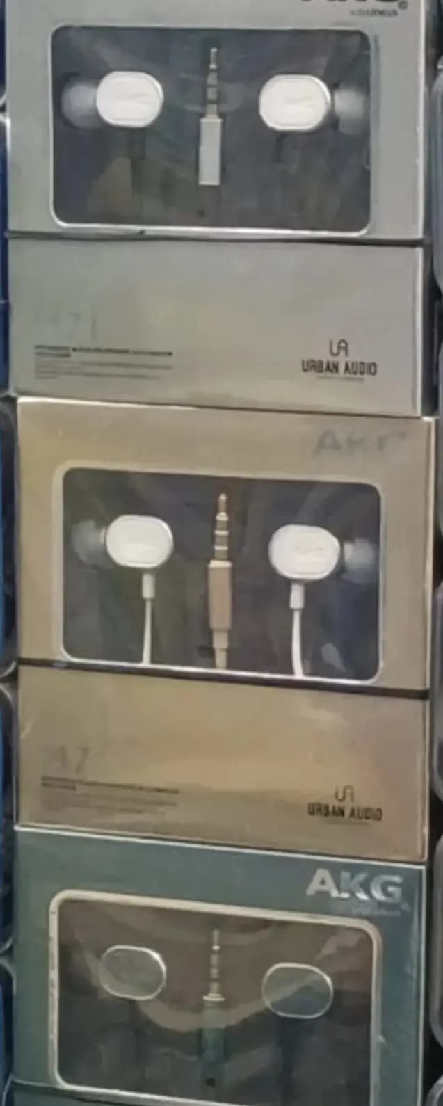 Orignal Samsung  AKG Handsfree 3.5mm Premium Quality and Excellent Sound Original Samsung AKG handsfree Stereo Earphones High Base For All Android Mobile Phones / Original Handfree for Gaming.