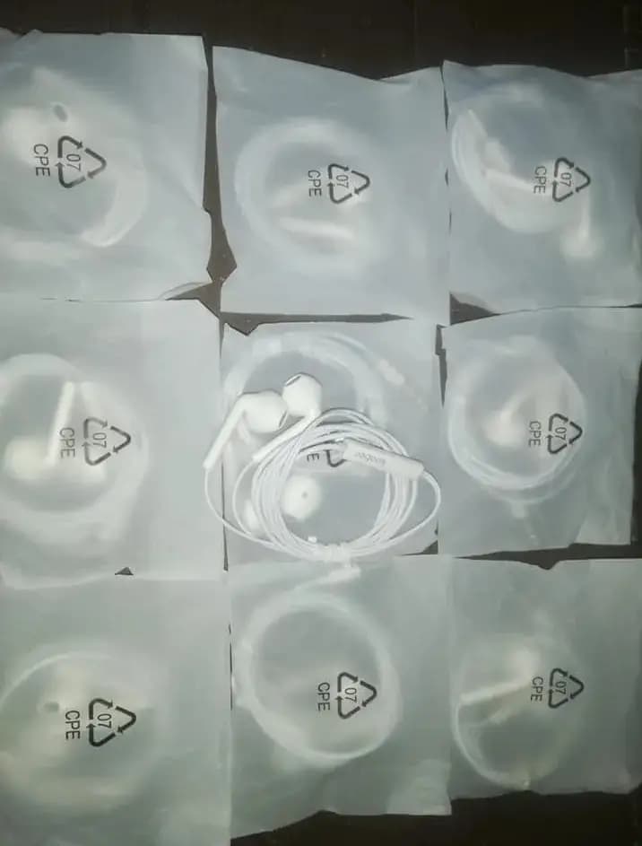 Koobee Earphone all Android phone 100% Original koobee handfree [look like gionee] better than gionee copy HANDFREE |BEST HEADPHONE |100 % ORIGINAL |HIGH QUALITY BASS