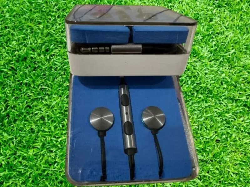 100% Imported premium Quailty Handsfree Headphones 3.5mm Wired Earbuds Music Earphone Smart Phone Headset Hands-free with Mic In-Ear With Mic For all smart mobiles Earphones Outdoor 3.5mm Jack Portable Device Metal Handfree Made IN Vatename