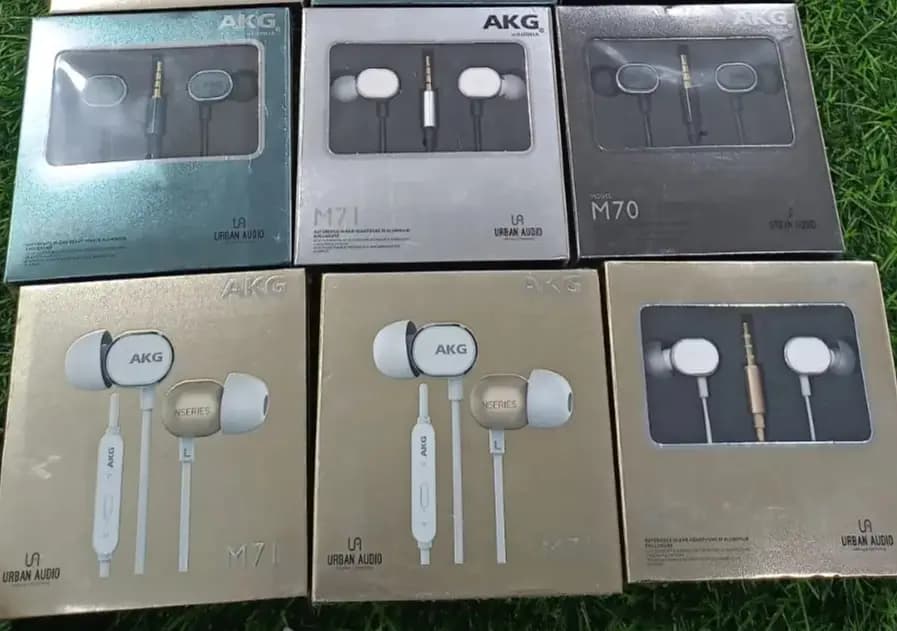 Orignal Samsung  AKG Handsfree 3.5mm Premium Quality and Excellent Sound Original Samsung AKG handsfree Stereo Earphones High Base For All Android Mobile Phones / Original Handfree for Gaming.